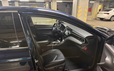 Toyota Camry, 2018 год, 2 650 000 рублей, 15 фотография