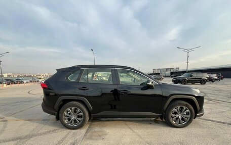 Toyota RAV4, 2024 год, 5 500 000 рублей, 2 фотография