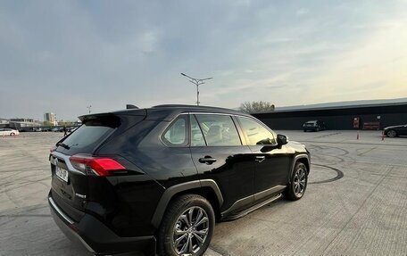 Toyota RAV4, 2024 год, 5 500 000 рублей, 3 фотография