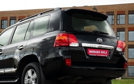 Toyota Land Cruiser 200, 2014 год, 4 399 000 рублей, 21 фотография