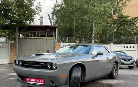 Dodge Challenger III рестайлинг 2, 2018 год, 4 100 000 рублей, 2 фотография