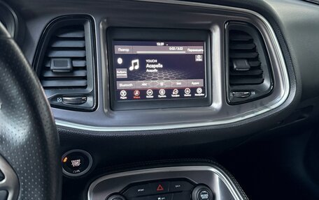 Dodge Challenger III рестайлинг 2, 2018 год, 4 100 000 рублей, 11 фотография