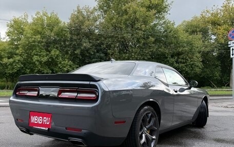 Dodge Challenger III рестайлинг 2, 2018 год, 4 100 000 рублей, 6 фотография