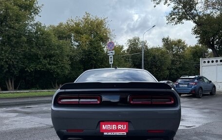 Dodge Challenger III рестайлинг 2, 2018 год, 4 100 000 рублей, 5 фотография