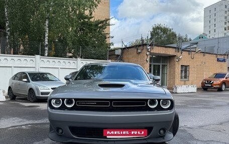 Dodge Challenger III рестайлинг 2, 2018 год, 4 100 000 рублей, 8 фотография