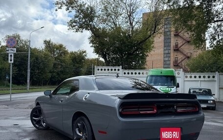 Dodge Challenger III рестайлинг 2, 2018 год, 4 100 000 рублей, 4 фотография