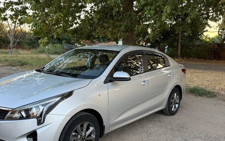 KIA Rio IV, 2021 год, 1 875 000 рублей, 2 фотография