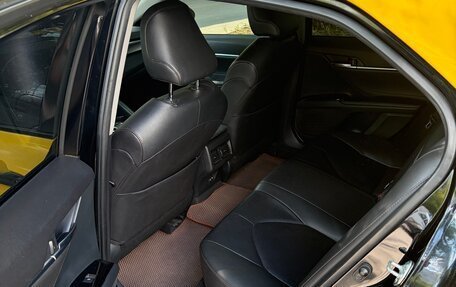 Toyota Camry, 2021 год, 1 650 000 рублей, 6 фотография