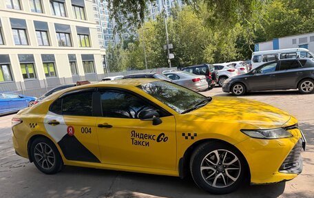 Toyota Camry, 2021 год, 1 650 000 рублей, 3 фотография