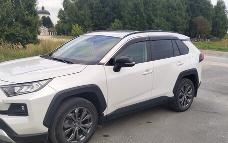 Toyota RAV4, 2023 год, 3 450 000 рублей, 4 фотография