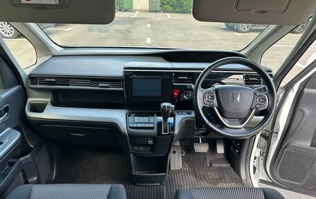 Honda Stepwgn IV, 2016 год, 1 530 000 рублей, 9 фотография