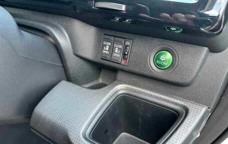 Honda Stepwgn IV, 2016 год, 1 530 000 рублей, 11 фотография