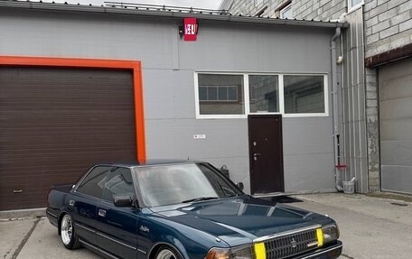 Toyota Crown, 1990 год, 700 000 рублей, 10 фотография