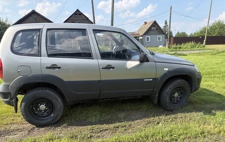 Chevrolet Niva I рестайлинг, 2011 год, 555 000 рублей, 3 фотография