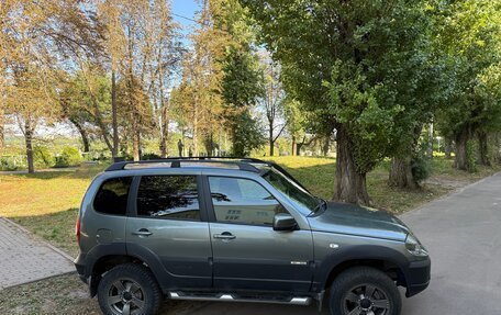 Chevrolet Niva I рестайлинг, 2017 год, 860 000 рублей, 5 фотография