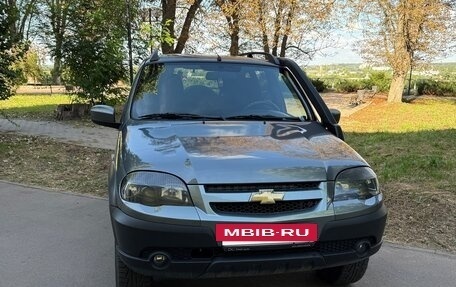 Chevrolet Niva I рестайлинг, 2017 год, 860 000 рублей, 6 фотография