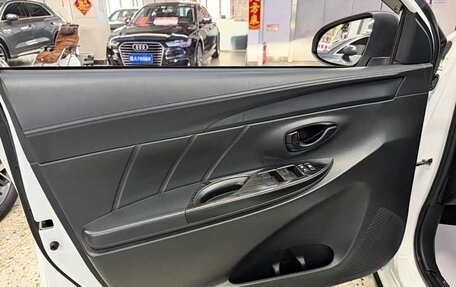 Toyota Yaris XP150 рестайлинг, 2022 год, 949 400 рублей, 9 фотография