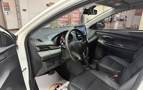 Toyota Yaris XP150 рестайлинг, 2022 год, 949 400 рублей, 10 фотография