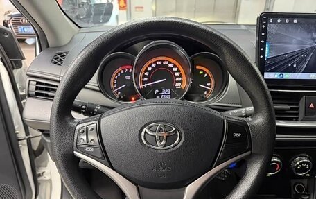 Toyota Yaris XP150 рестайлинг, 2022 год, 949 400 рублей, 13 фотография