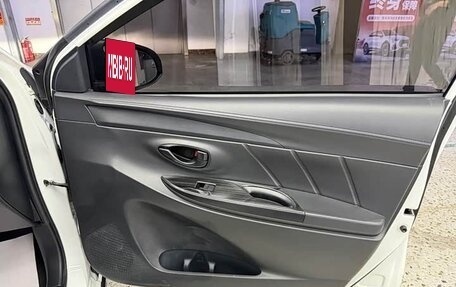 Toyota Yaris XP150 рестайлинг, 2022 год, 949 400 рублей, 18 фотография