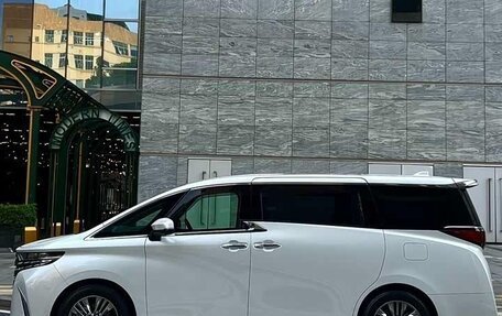 Toyota Alphard, 2025 год, 8 030 000 рублей, 12 фотография