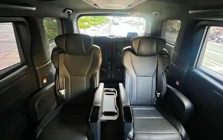 Toyota Alphard, 2025 год, 8 030 000 рублей, 13 фотография