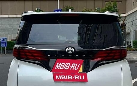 Toyota Alphard, 2025 год, 8 030 000 рублей, 11 фотография