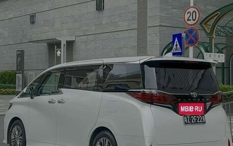 Toyota Alphard, 2025 год, 8 030 000 рублей, 10 фотография
