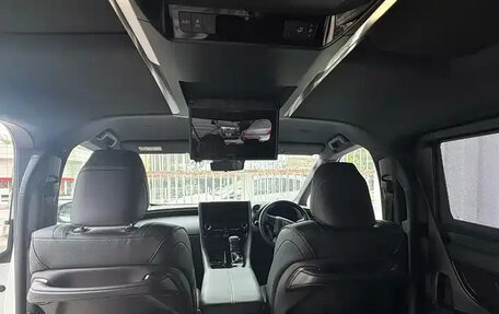Toyota Alphard, 2025 год, 8 030 000 рублей, 14 фотография