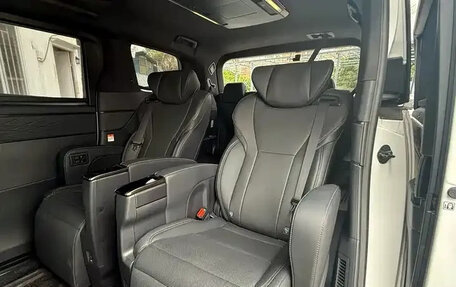 Toyota Alphard, 2025 год, 8 030 000 рублей, 15 фотография