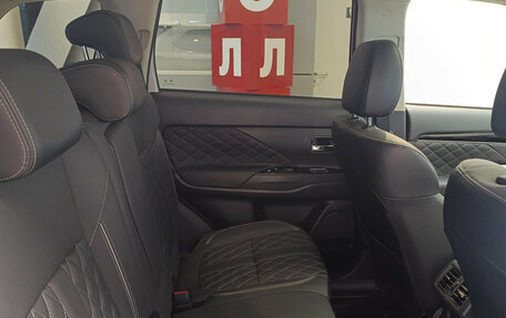 Mitsubishi Outlander III рестайлинг 3, 2022 год, 2 799 000 рублей, 8 фотография