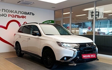Mitsubishi Outlander III рестайлинг 3, 2022 год, 2 799 000 рублей, 3 фотография