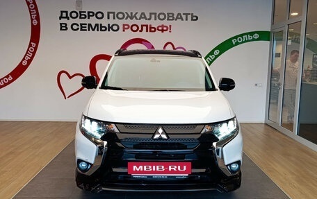 Mitsubishi Outlander III рестайлинг 3, 2022 год, 2 799 000 рублей, 2 фотография