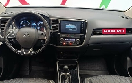 Mitsubishi Outlander III рестайлинг 3, 2022 год, 2 799 000 рублей, 9 фотография