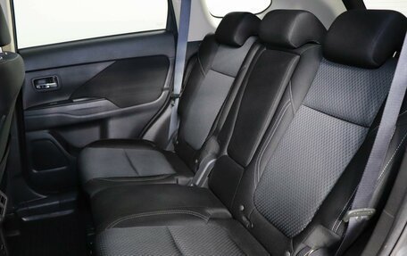 Mitsubishi Outlander III рестайлинг 3, 2021 год, 2 425 200 рублей, 9 фотография