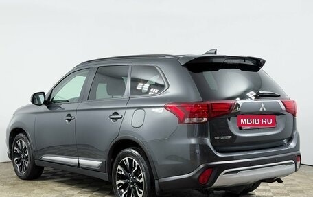 Mitsubishi Outlander III рестайлинг 3, 2021 год, 2 425 200 рублей, 2 фотография