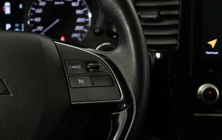 Mitsubishi Outlander III рестайлинг 3, 2021 год, 2 425 200 рублей, 15 фотография