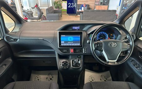 Toyota Voxy III, 2014 год, 1 829 000 рублей, 16 фотография