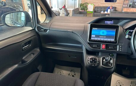 Toyota Voxy III, 2014 год, 1 829 000 рублей, 14 фотография