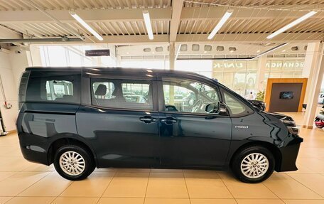 Toyota Voxy III, 2014 год, 1 829 000 рублей, 7 фотография