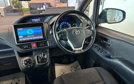 Toyota Voxy III, 2014 год, 1 829 000 рублей, 15 фотография