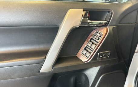 Toyota Land Cruiser Prado 150 рестайлинг 2, 2015 год, 3 695 000 рублей, 19 фотография