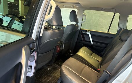 Toyota Land Cruiser Prado 150 рестайлинг 2, 2015 год, 3 695 000 рублей, 18 фотография