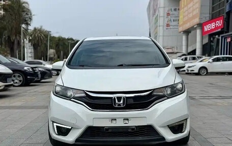 Honda Fit III, 2018 год, 890 000 рублей, 2 фотография