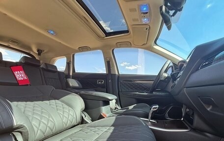 Mitsubishi Outlander III рестайлинг 3, 2021 год, 2 016 000 рублей, 13 фотография
