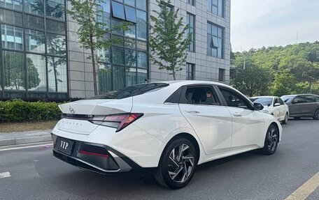 Hyundai Elantra, 2022 год, 1 180 000 рублей, 4 фотография