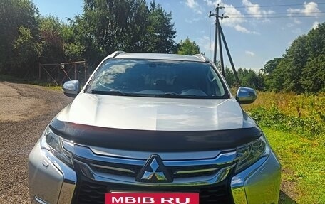 Mitsubishi Pajero Sport III рестайлинг, 2017 год, 2 980 000 рублей, 6 фотография