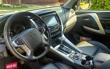 Mitsubishi Pajero Sport III рестайлинг, 2017 год, 2 980 000 рублей, 8 фотография