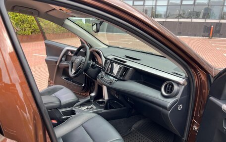 Toyota RAV4, 2017 год, 2 680 000 рублей, 11 фотография