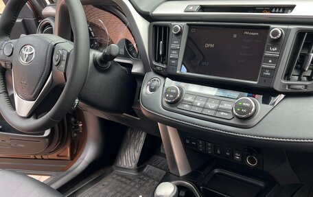 Toyota RAV4, 2017 год, 2 680 000 рублей, 12 фотография